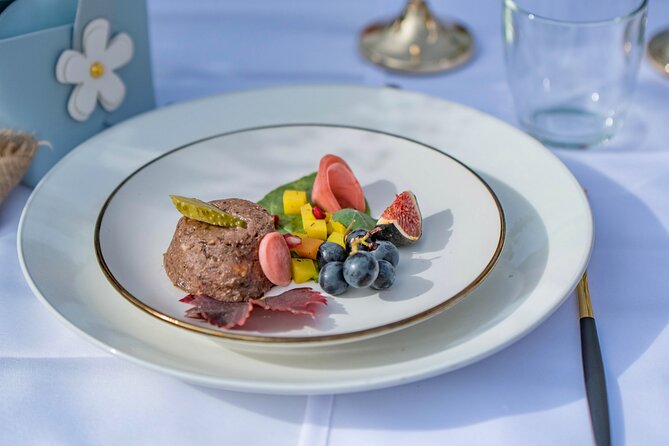 Dinner in the Vineyard French Riviera - Music, Chef Cooking Live, and Art Demos: When Extra Features Actually Happen