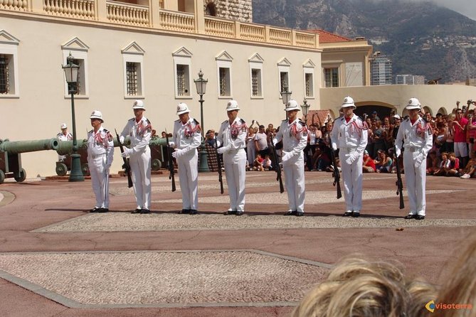 Excursion partagée Eze, Monaco & Monte Carlo from Nice - Monte Carlo: Casino area photos and a Formula 1 circuit drive-by