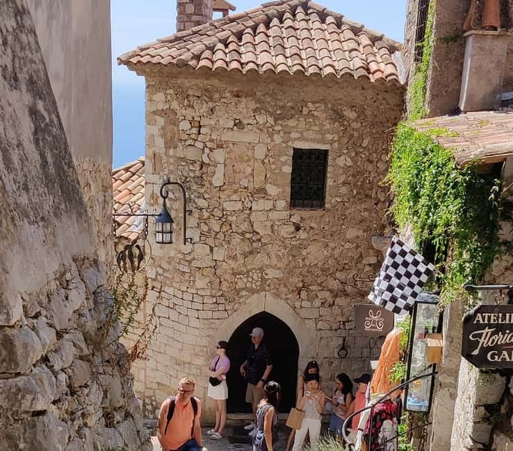 Èze: Walking Tour with a Local Guide - Chapels and church details: Notre-Dame de l’Assomption and Sainte-Croix