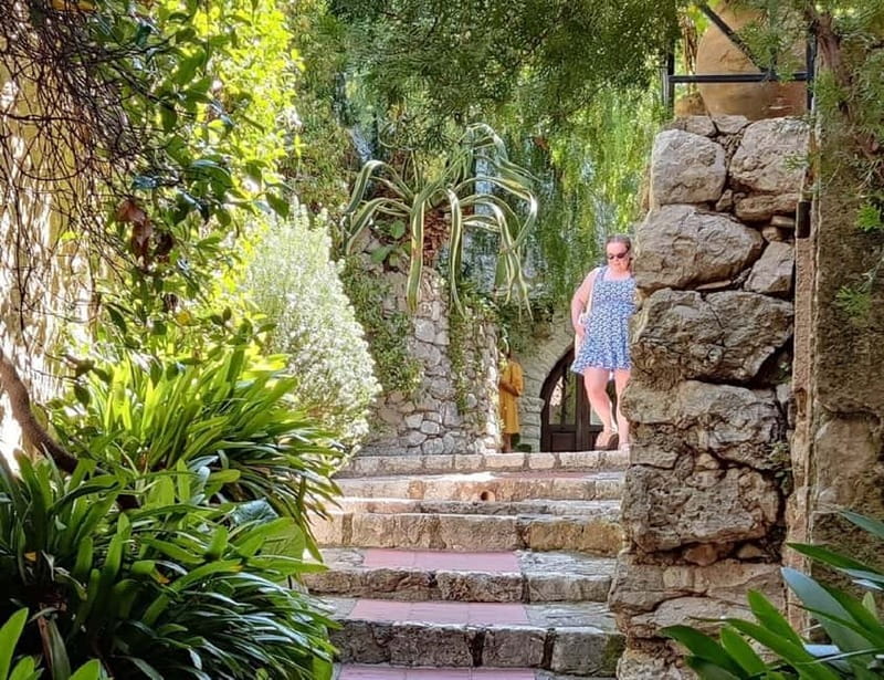 Èze: Walking Tour with a Local Guide - Fragonard factory stop: perfumes and soaps with a quick behind-the-scenes taste