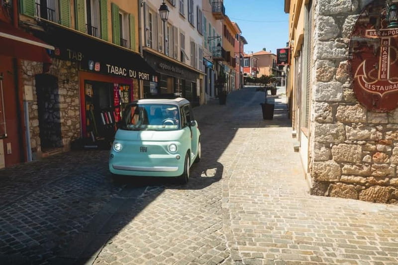 From Nice: follow a guide in an electric car along the French Riviera! - The guide makes the difference: expect Thao’s hands-on approach
