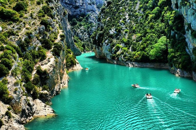 Gorges du Verdon Shared Tour from Nice - Moustiers-Sainte-Marie (1 hour): the amphitheater view and famous faience