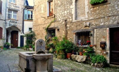 Nice: Cannes, Antibes & St Paul de Vence Half-Day Tour - Palais des Festivals and the La Croisette walk in Cannes