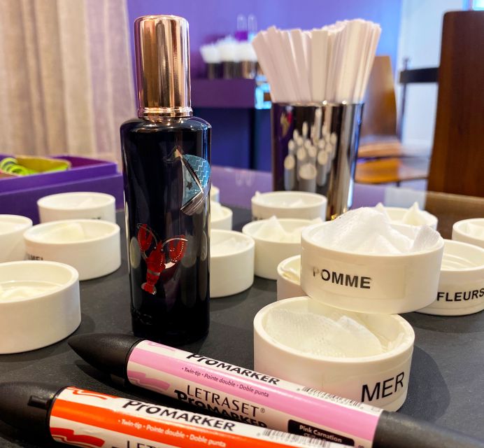 Nice: Perfume Workshop for Children - Small group size in Nice: calm instruction beats crowding