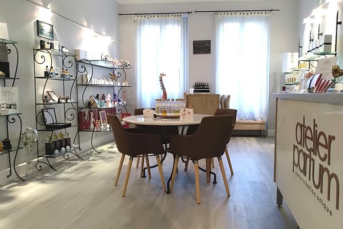 Perfume Workshop - Checking In at Parfum et Vous (Rue du Congrès)