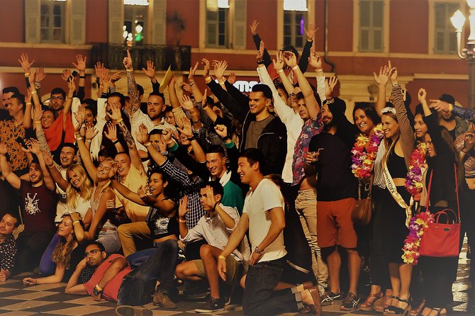 Riviera Bar Crawl Party with Free Shots and VIP Entry - How a 9:00 pm Nice bar crawl actually plays out