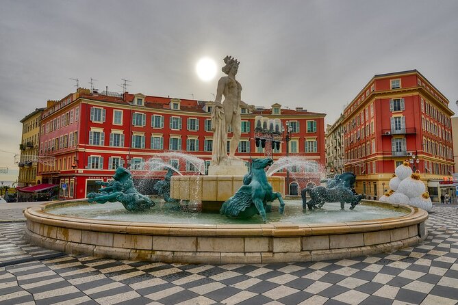 Visit Nice in 2h with Local Certified Guide - Promenade des Anglais: #iloveNice and the sea-level perspective