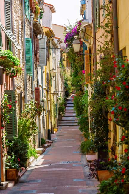 Visit Saint Paul de Vence, Antibes, and Cannes: 7-Hour Tour - Cannes without the ticket maze: red carpet and Old Town time